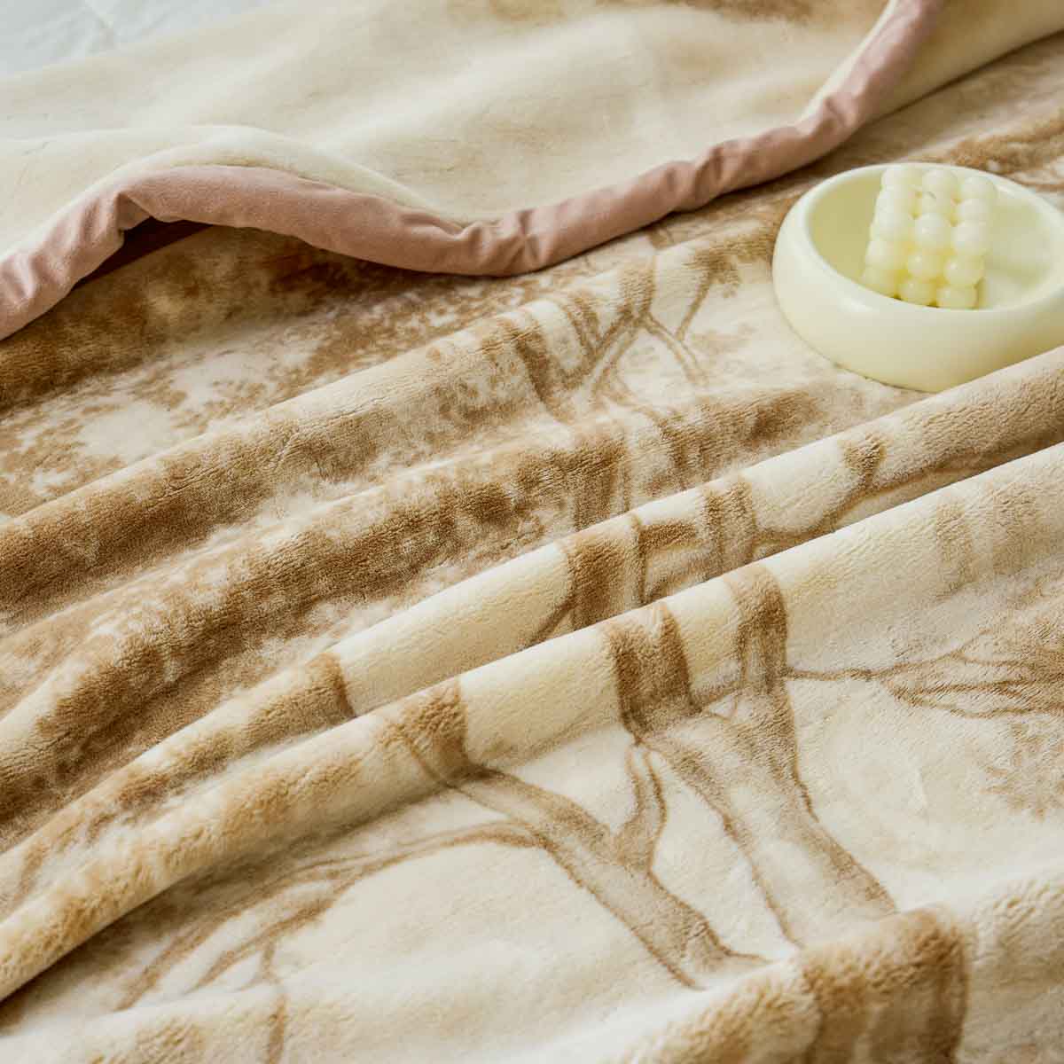 Ned Pattern Raschel Velvet Winter Blanket (Queen size)