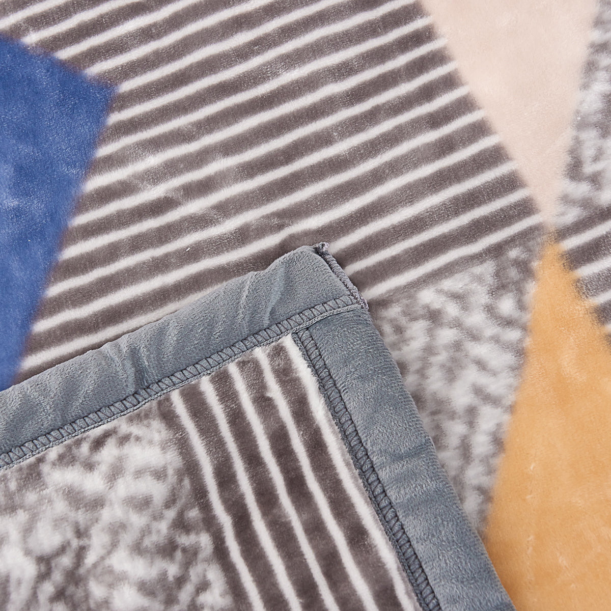 Triangle Blue Geometric Winter Blanket (Twin size)